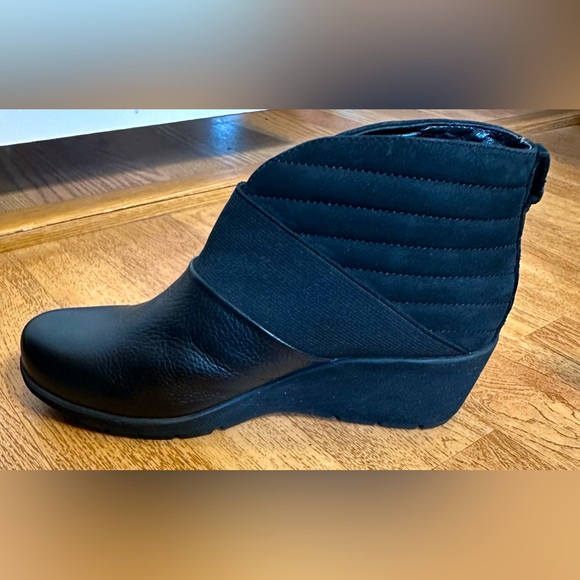 Aetrex Adele black quilted ankle boots NEW! size 5.5 - Picture 3 of 7